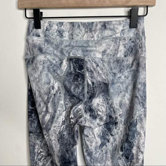 Varley Bedford Tight Crop Leggings Silver Tie Dye Size S Activewear - Picture 7 of 13
